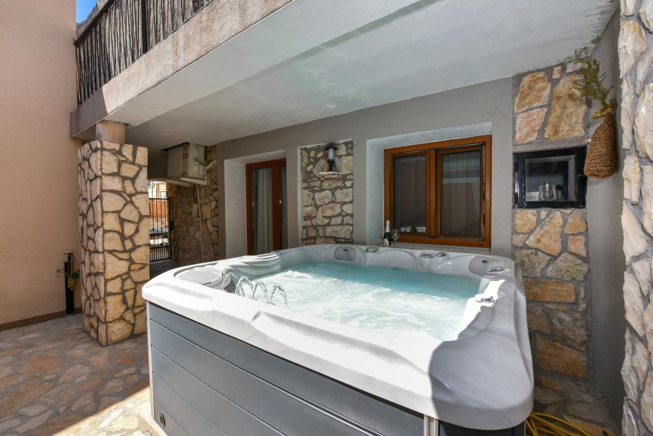 Apartment Loro With Jacuzzi Posedarje Εξωτερικό φωτογραφία