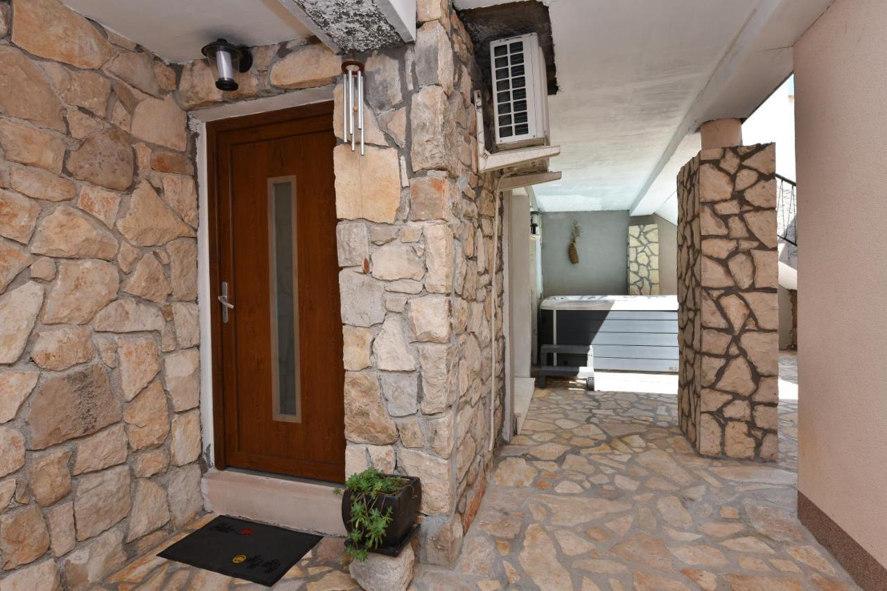 Apartment Loro With Jacuzzi Posedarje Εξωτερικό φωτογραφία