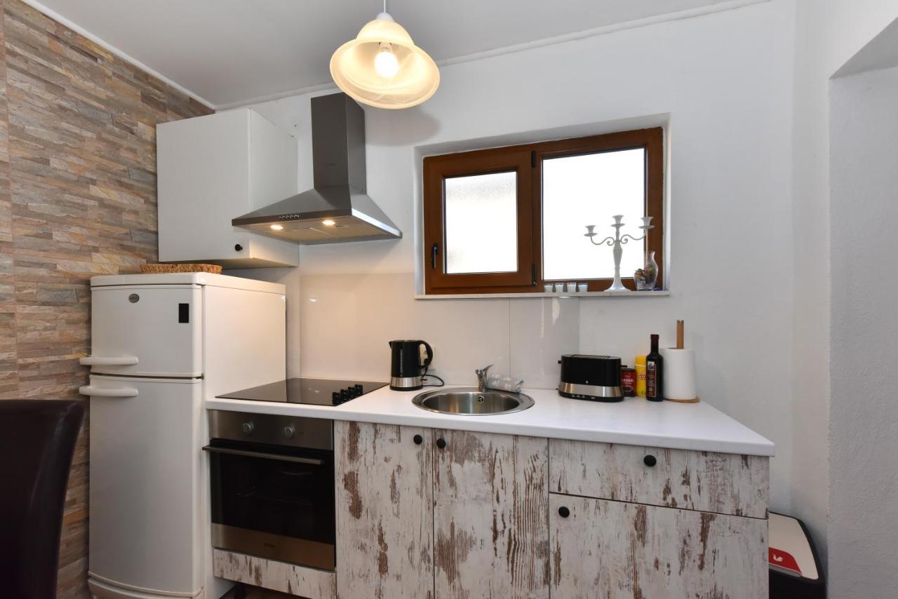Apartment Loro With Jacuzzi Posedarje Εξωτερικό φωτογραφία