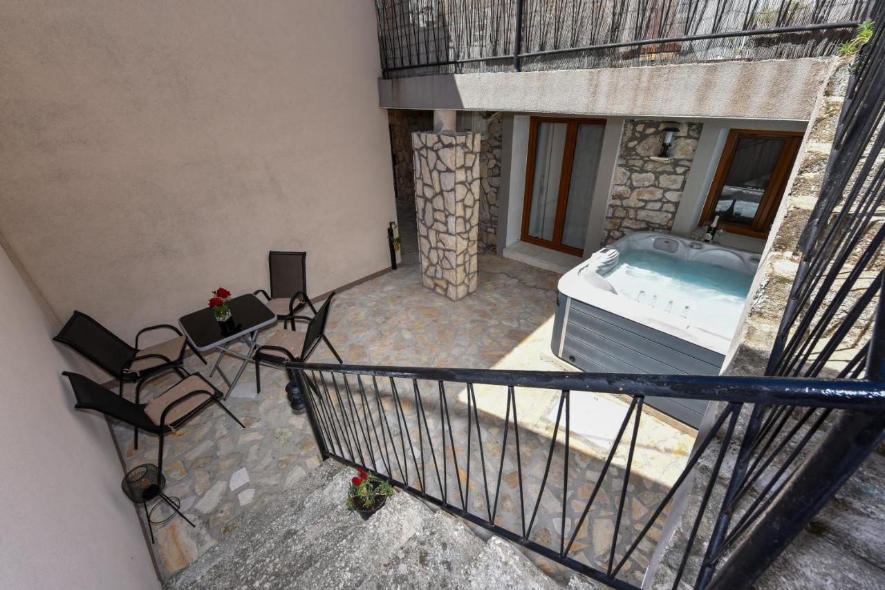Apartment Loro With Jacuzzi Posedarje Εξωτερικό φωτογραφία