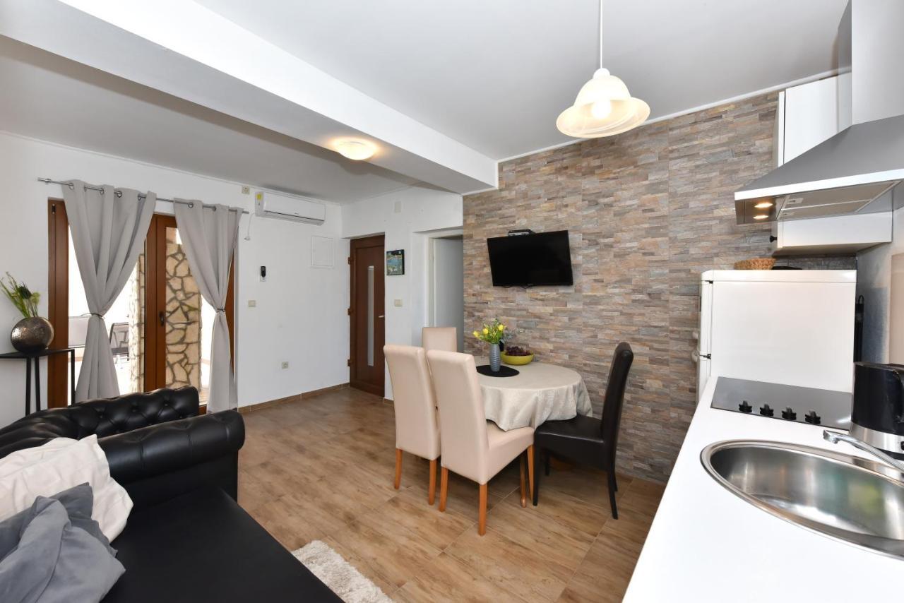 Apartment Loro With Jacuzzi Posedarje Εξωτερικό φωτογραφία