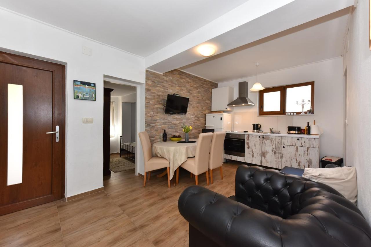 Apartment Loro With Jacuzzi Posedarje Εξωτερικό φωτογραφία