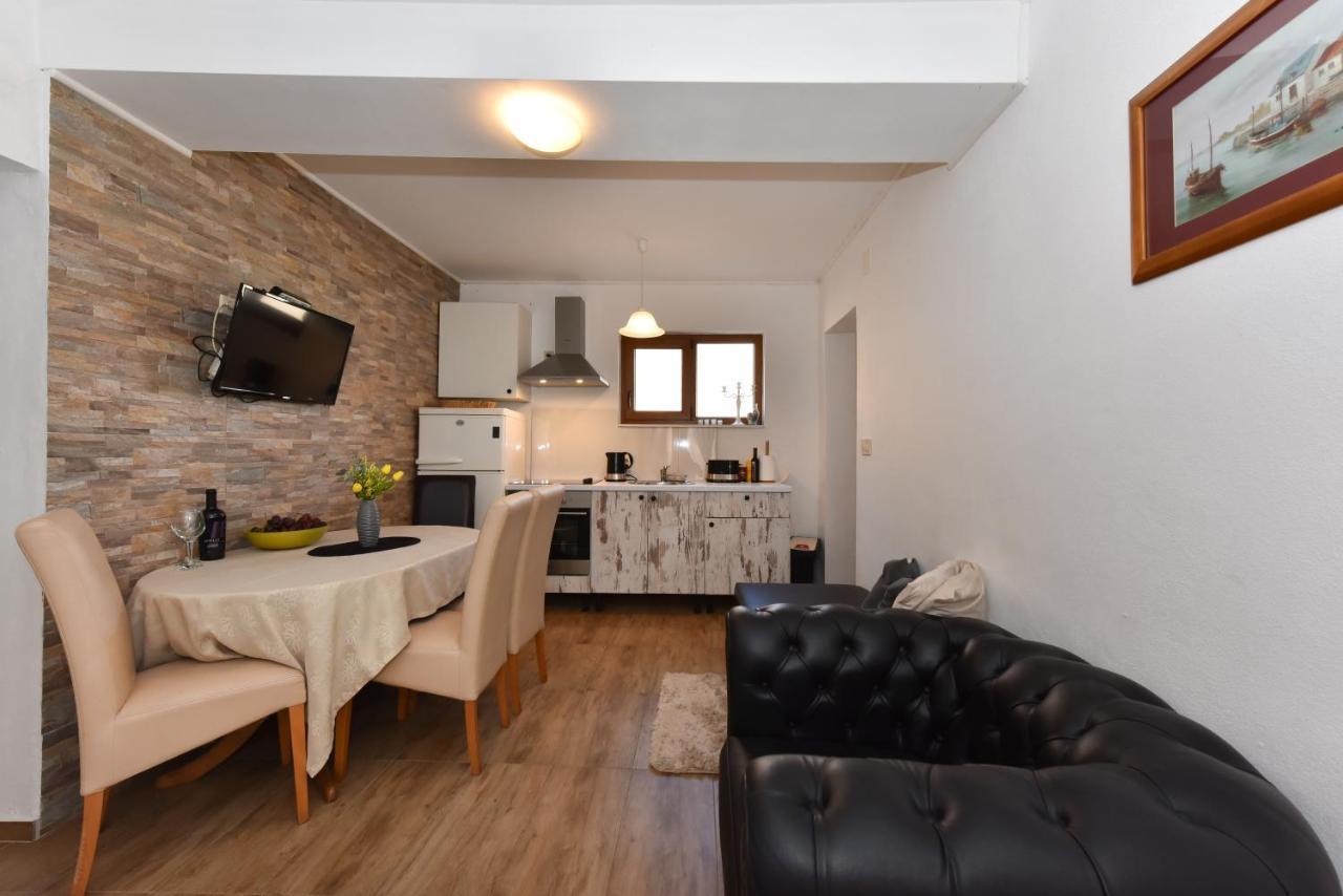 Apartment Loro With Jacuzzi Posedarje Εξωτερικό φωτογραφία
